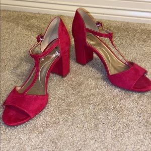 Hot pink/ Fuchsia Bandolino Heels!!